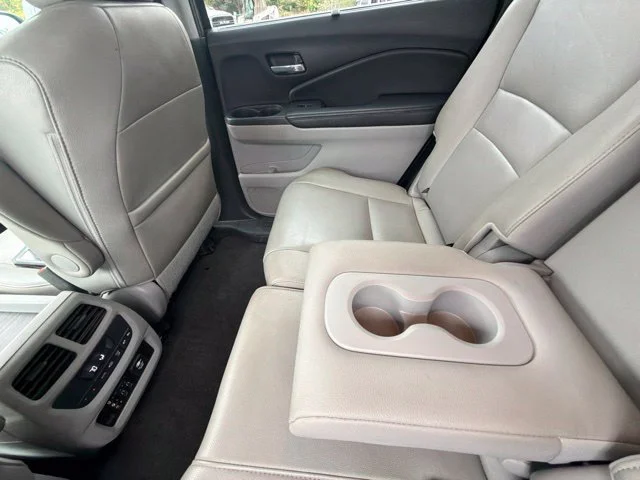 Used 2016  Honda EX-L image 17