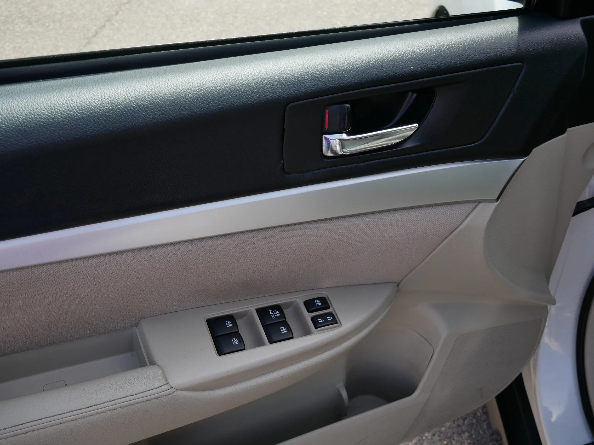 Used 2013 Satin White Pearl Subaru 2.5i Premium image 20