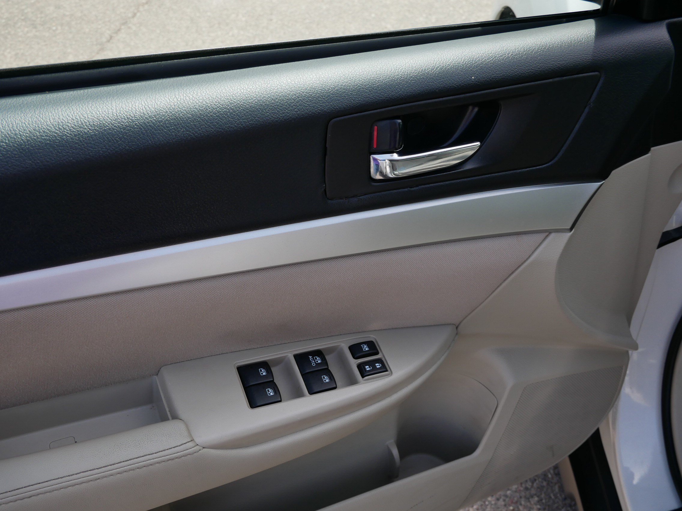 Used 2013 Satin White Pearl Subaru 2.5i Premium image 20