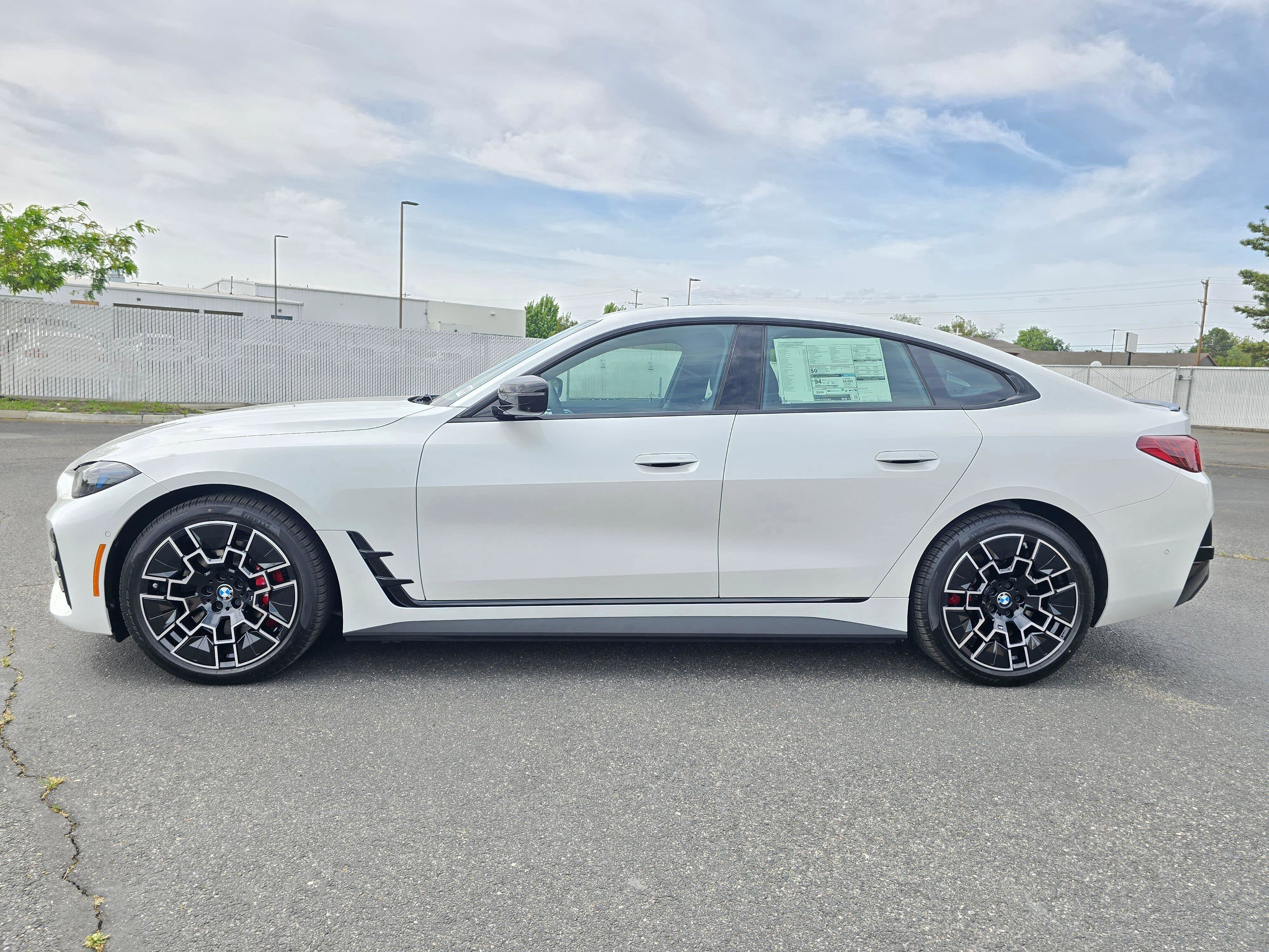 New 2026 Mineral White Metallic BMW xDrive40 image 3
