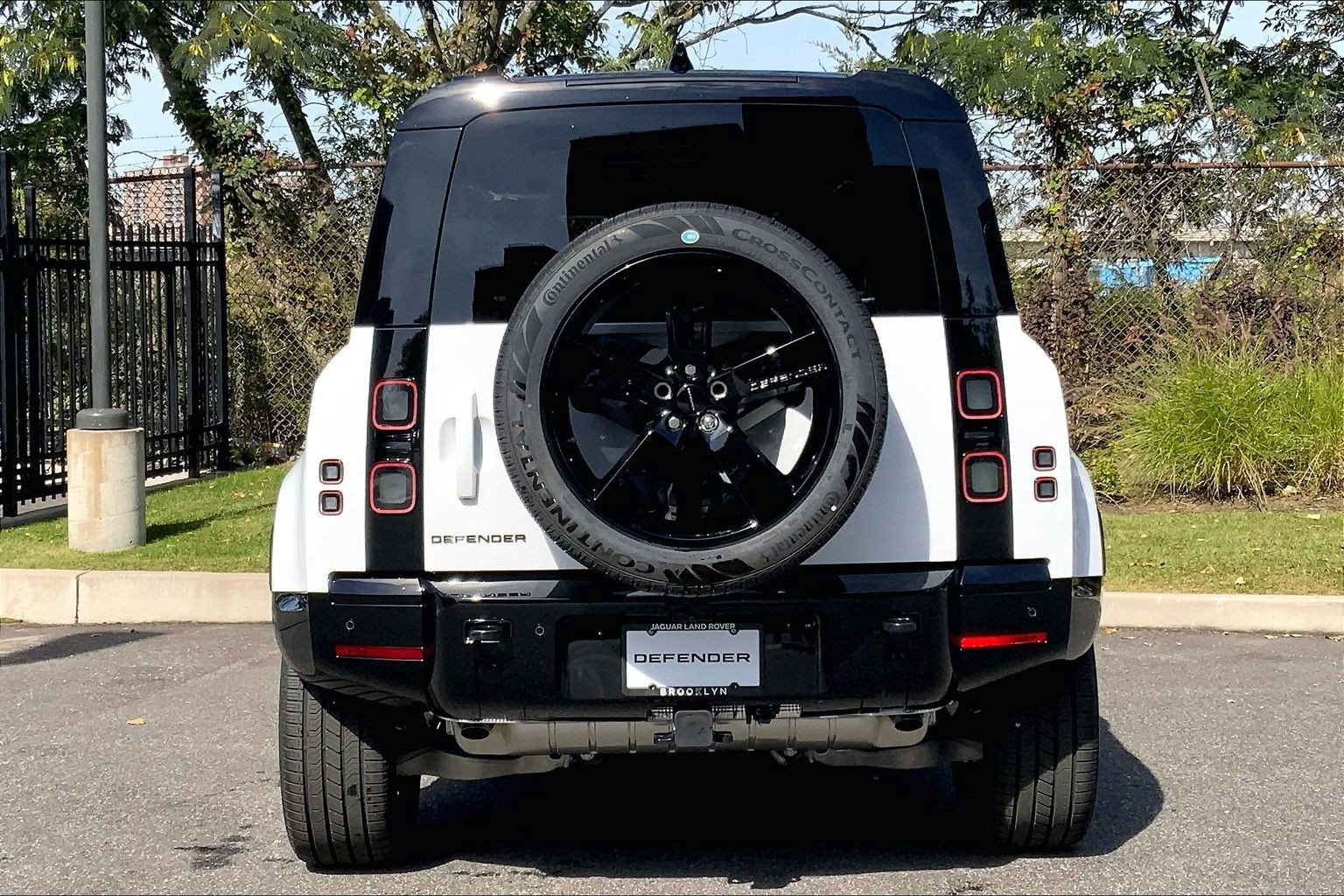 New 2026 Fuji White Land Rover X-Dynamic SE image 4