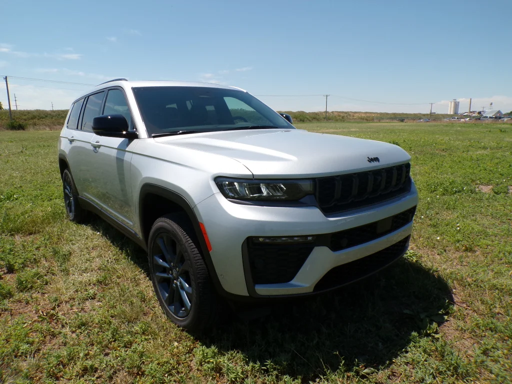 New 2026 Silver Zynith Exterior Paint Jeep 85th Anniversary Edition image 2