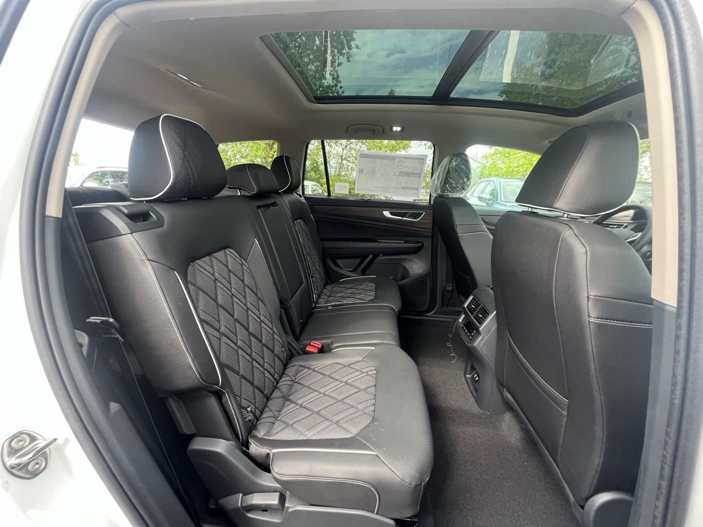 New 2026 White/off-white Volkswagen 2.0T SEL Premium R-Line image 24