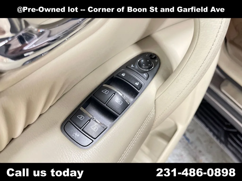 Used 2015 Gray INFINITI Base image 25