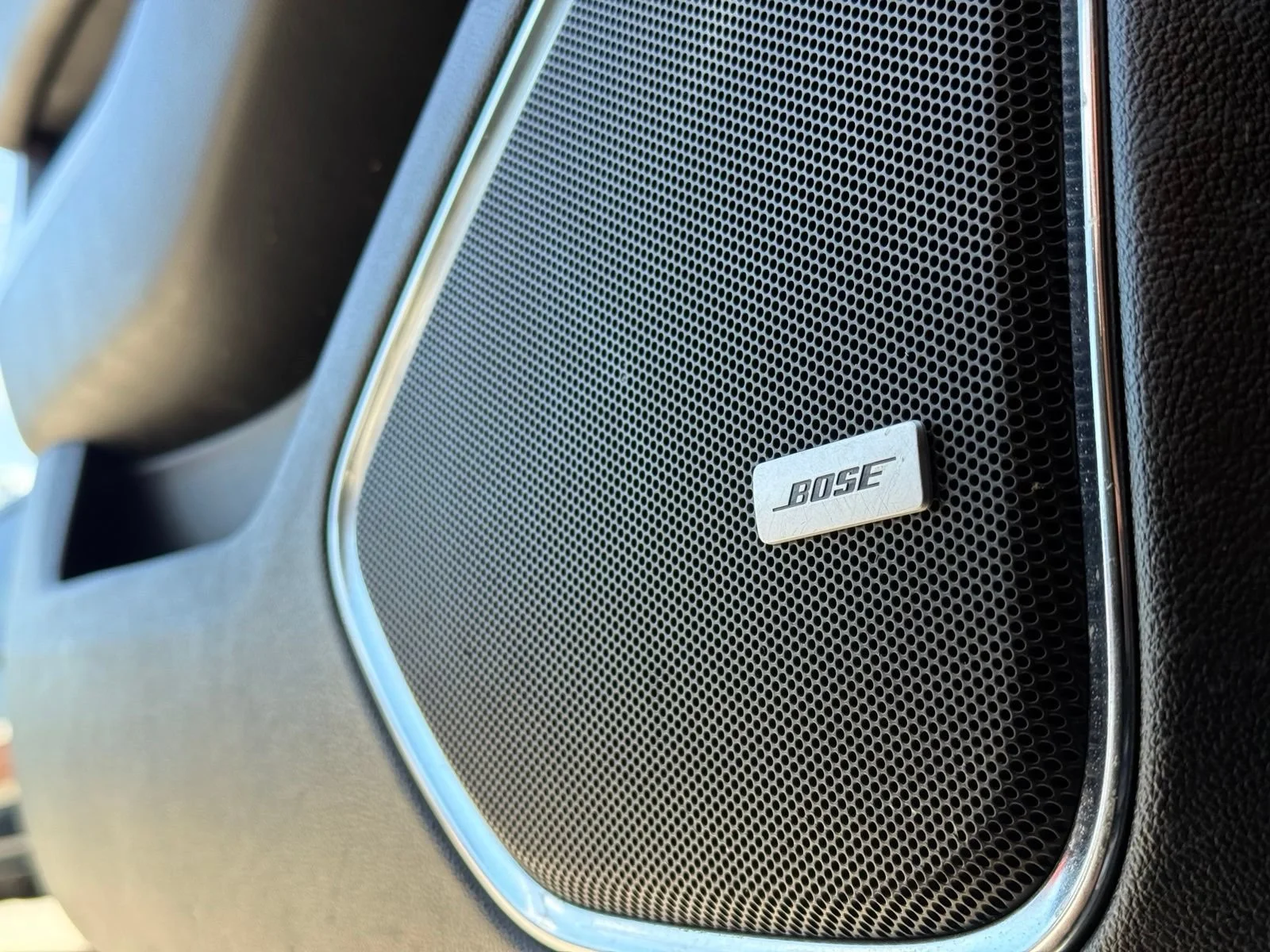 Used 2015 IRIDIUM METALLIC GMC SLT image 17