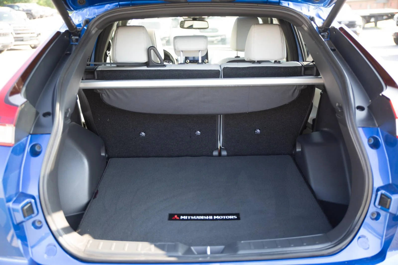 Used 2024 Lightning Blue Metallic Mitsubishi SEL image 26