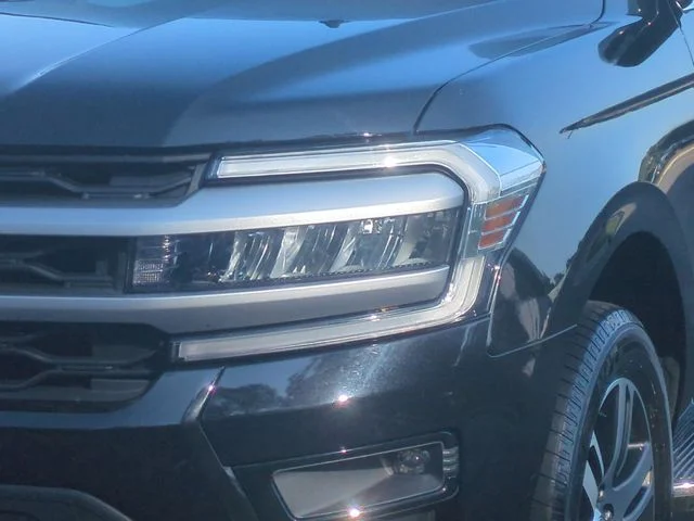 Used 2023 Black Ford XLT image 17