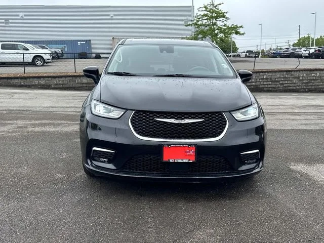 Used 2023 Black Chrysler Touring L image 10