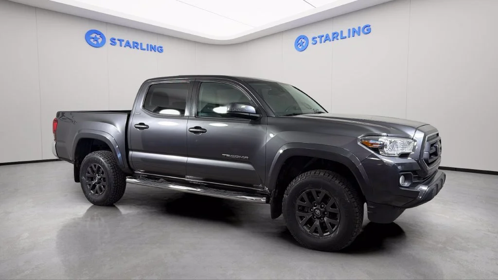 Used 2021  Toyota SR5 image 13
