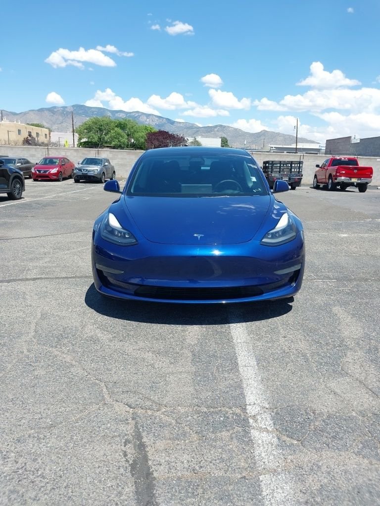 Used 2022  Tesla Long Range image 1