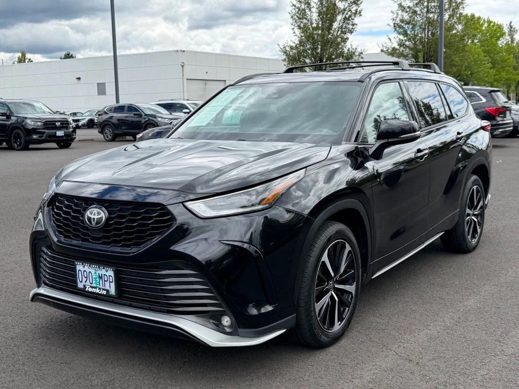 Used 2021 Midnight Black Metallic Toyota XSE image 4