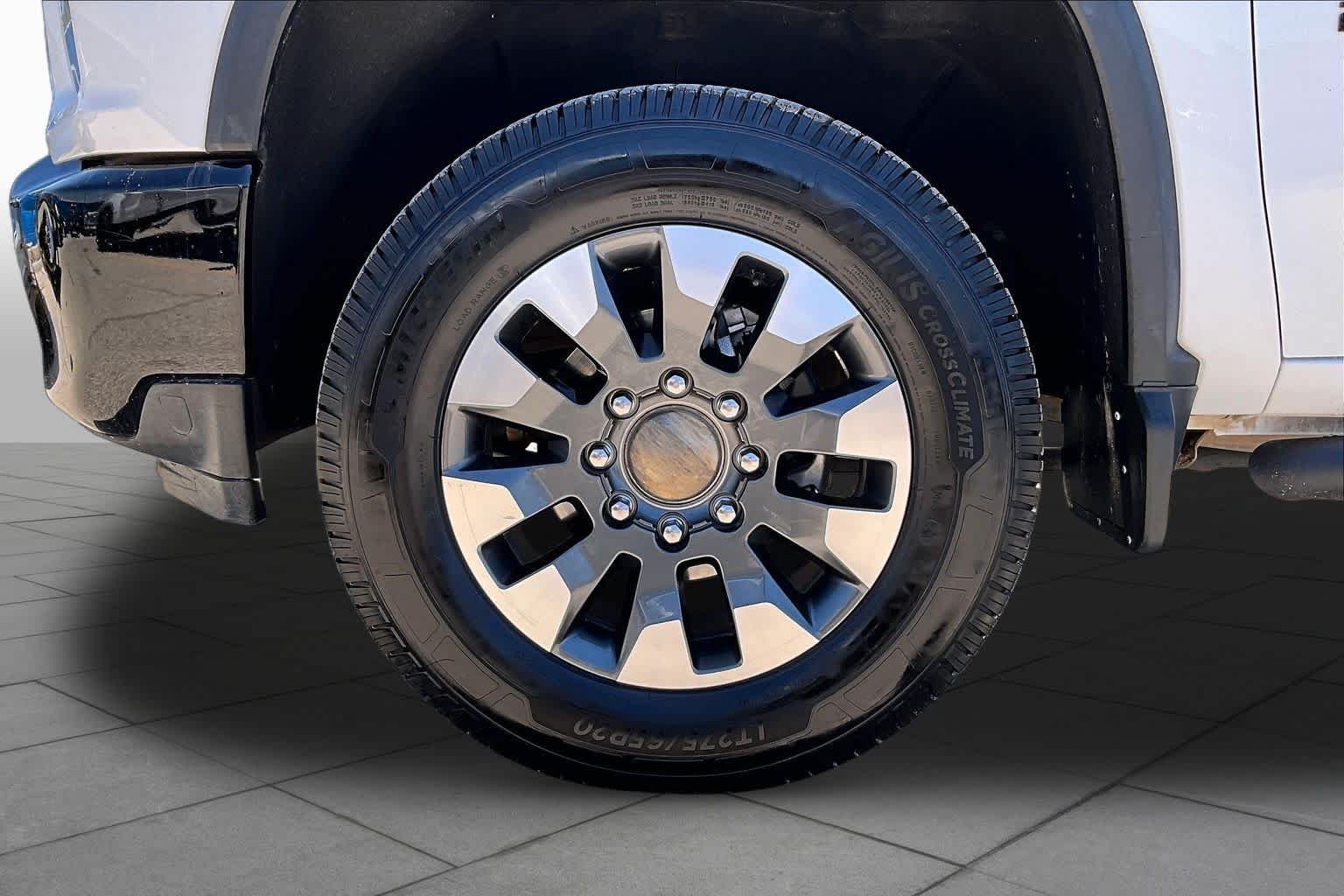 Used 2021 Summit White Chevrolet Custom image 11