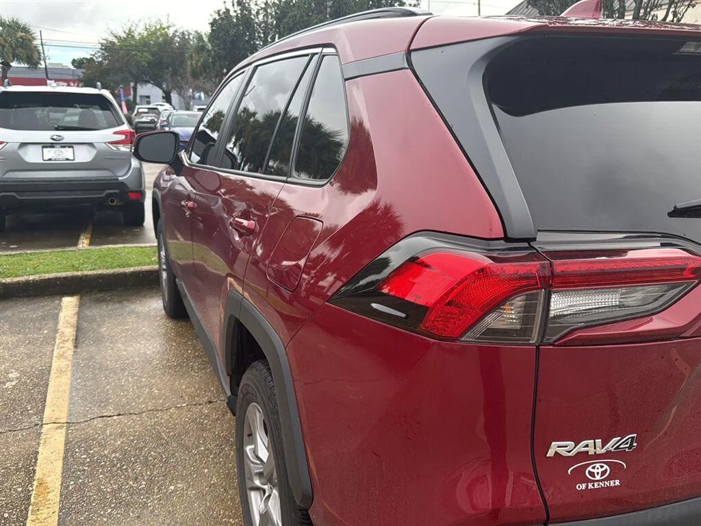 Used 2025 Ruby Flare Pearl Toyota XLE image 4