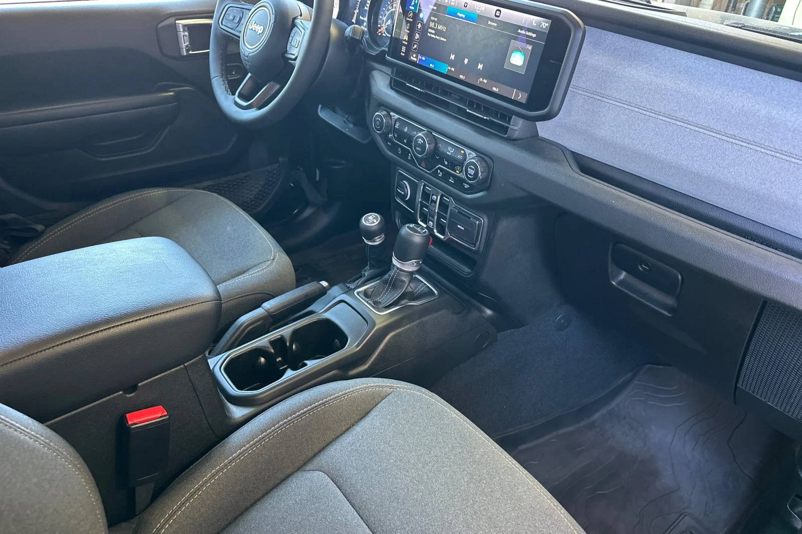 Used 2025 Black Clearcoat Jeep Sport S image 15
