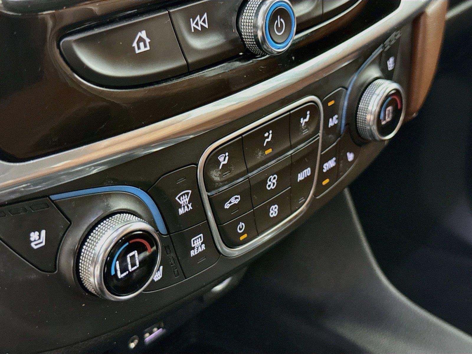 Used 2020 MOSAIC BLACK METALLIC Chevrolet High Country image 17