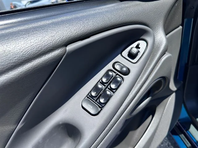 Used 2004  Ford Cobra image 11