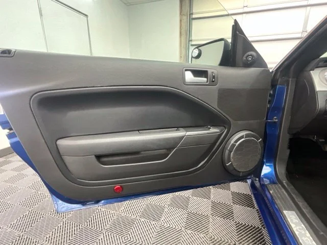 Used 2007  Ford GT Deluxe image 8
