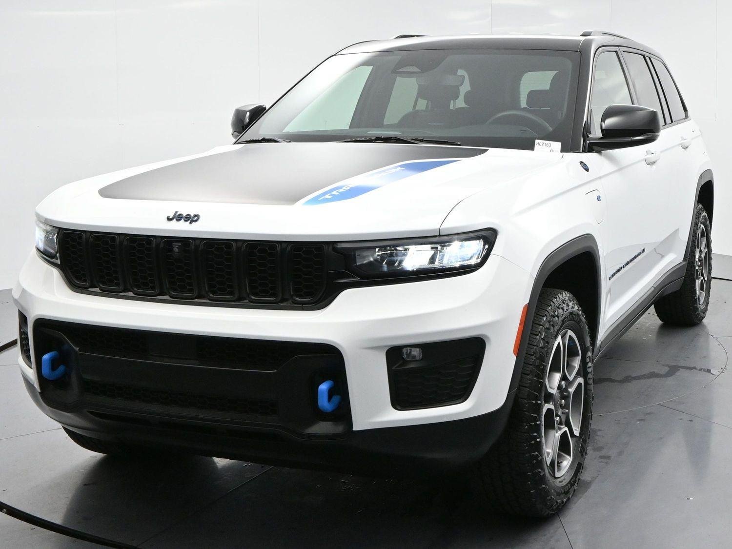 Used 2022 Bright White Clearcoat Jeep Trailhawk image 3