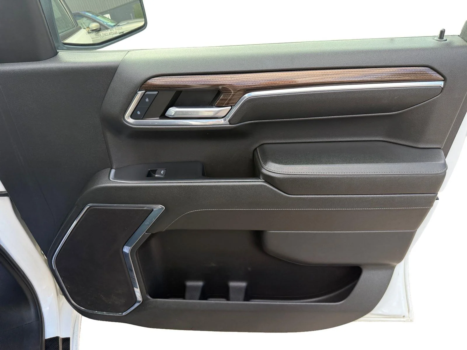 Used 2024 Summit White Chevrolet LT image 24