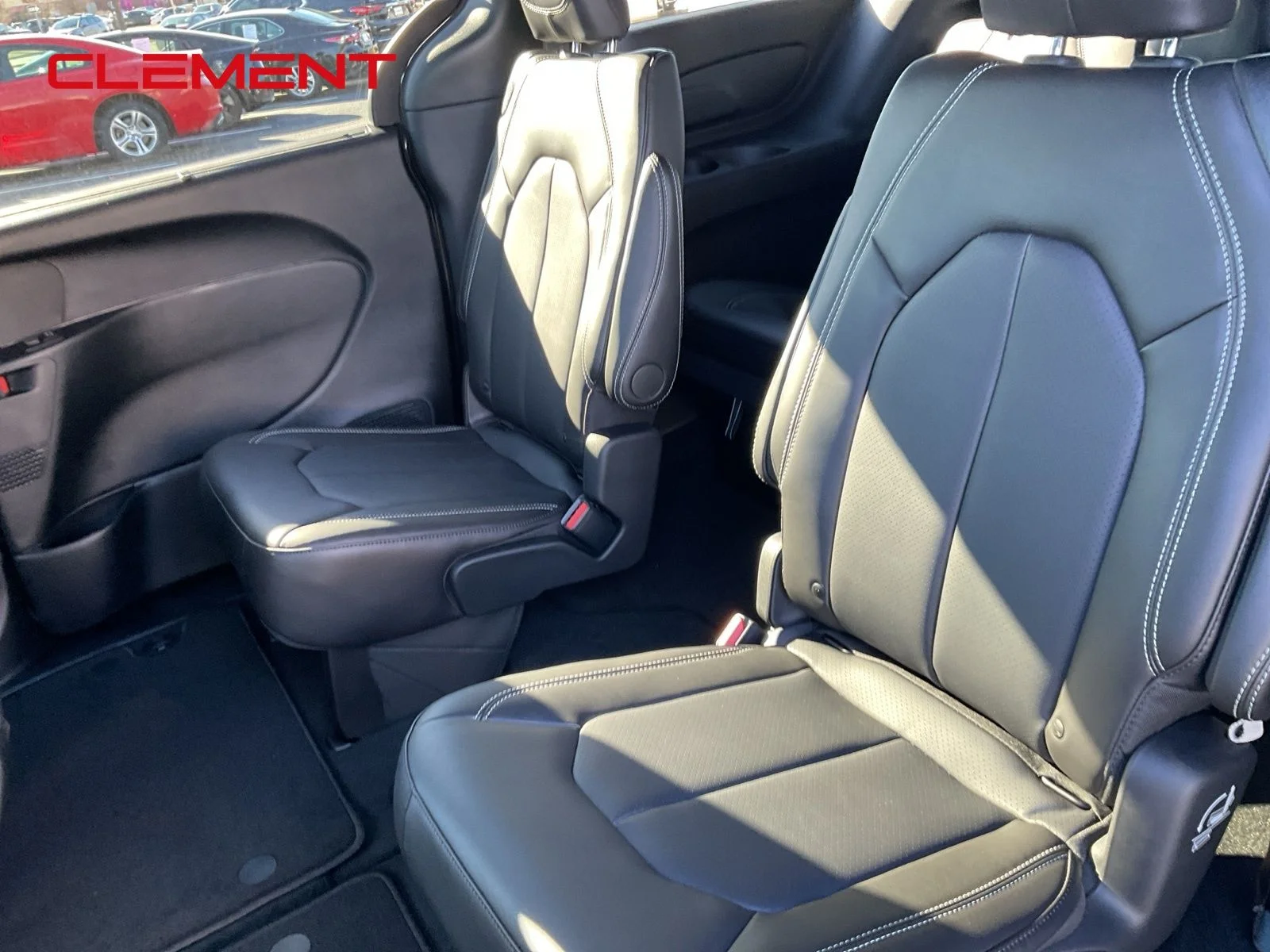 New 2026 Diamond Black Crystal Pearl-Coat Exterior Paint Chrysler Select image 20