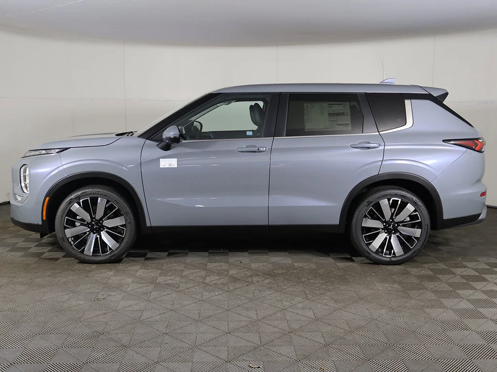 New 2026 Gray Mitsubishi SE image 19