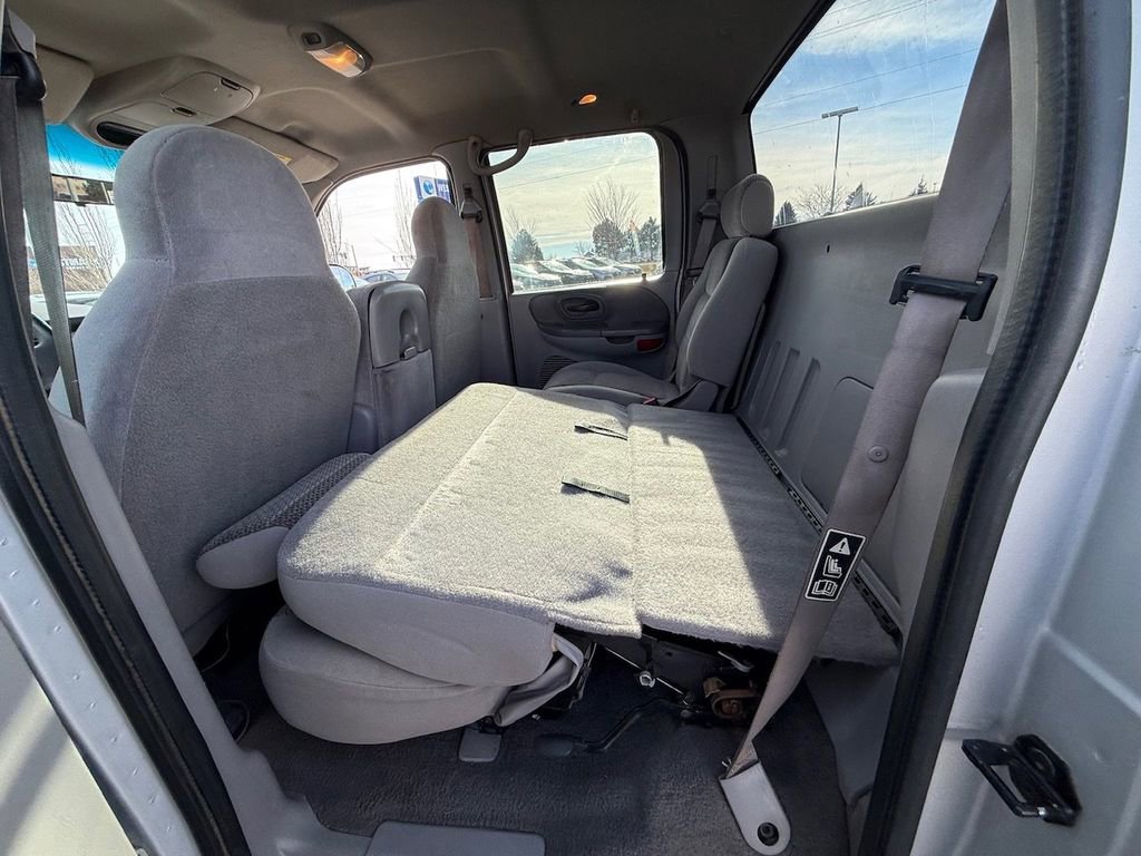 Used 2002  Ford XLT image 33