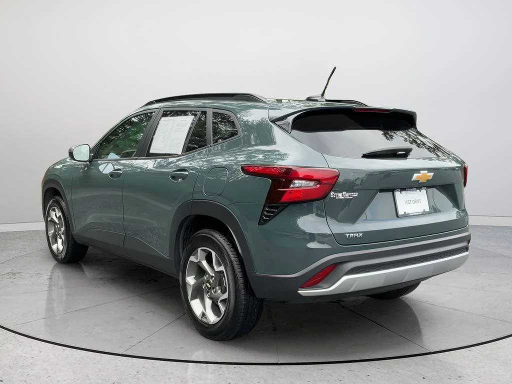 2025 Chevrolet Trax LT - Photo 9