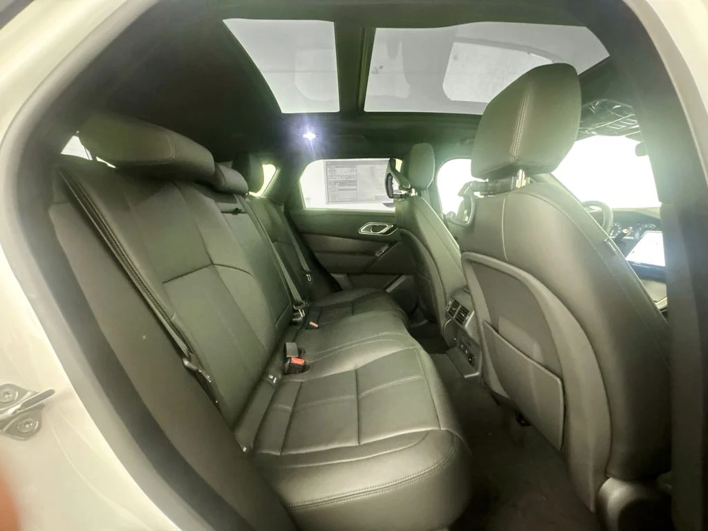 New 2026 Fuji White Land Rover Dynamic SE image 27