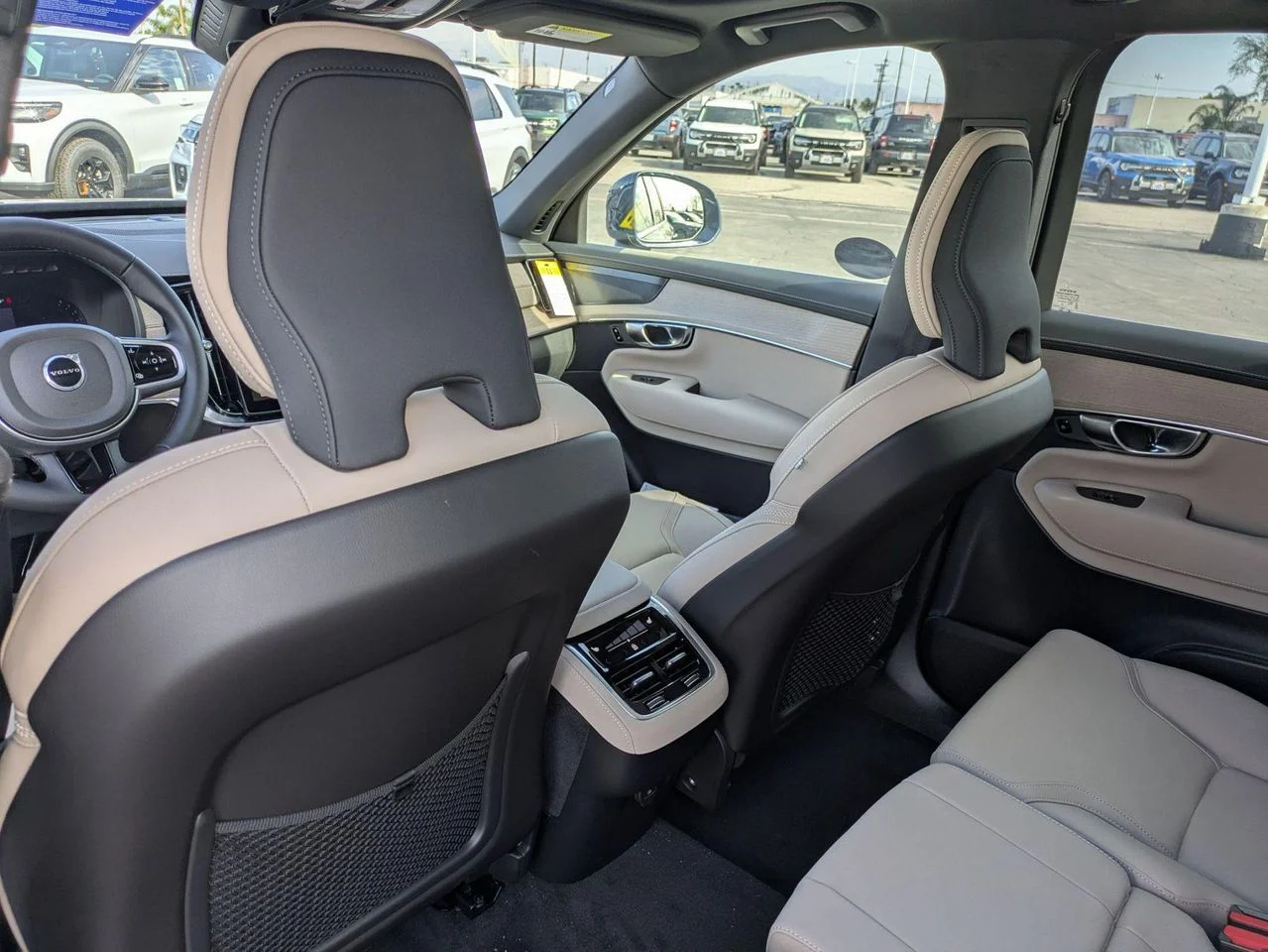 2026 Volvo XC90 Plus - Photo 12