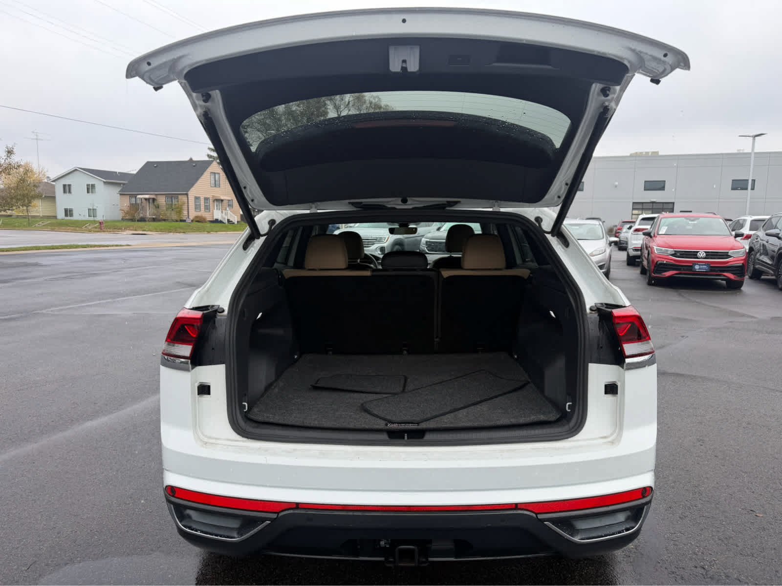 Used 2024 White Volkswagen 2.0T SE w/Technology image 6