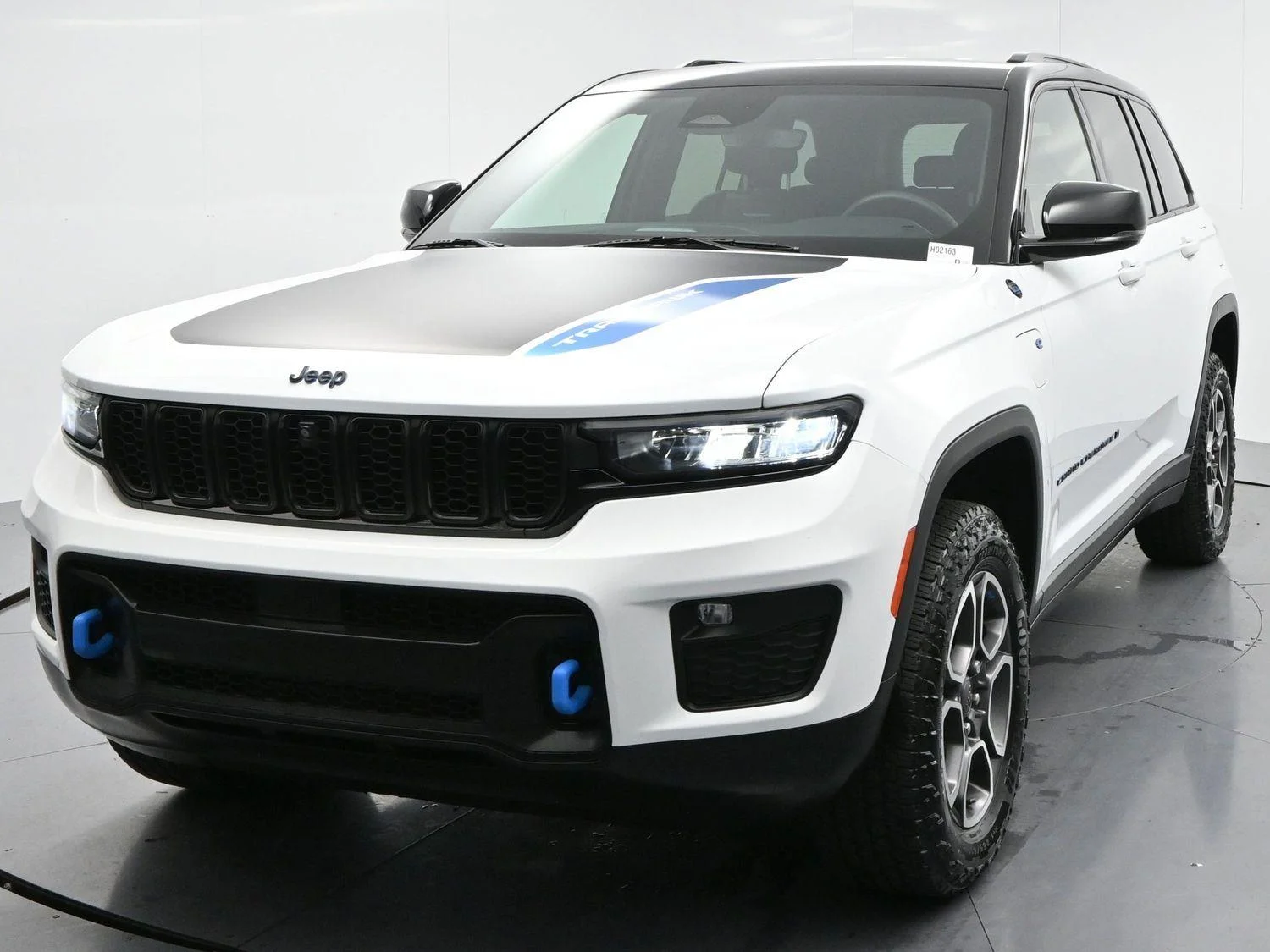 Used 2022 Bright White Clearcoat Jeep Trailhawk image 3