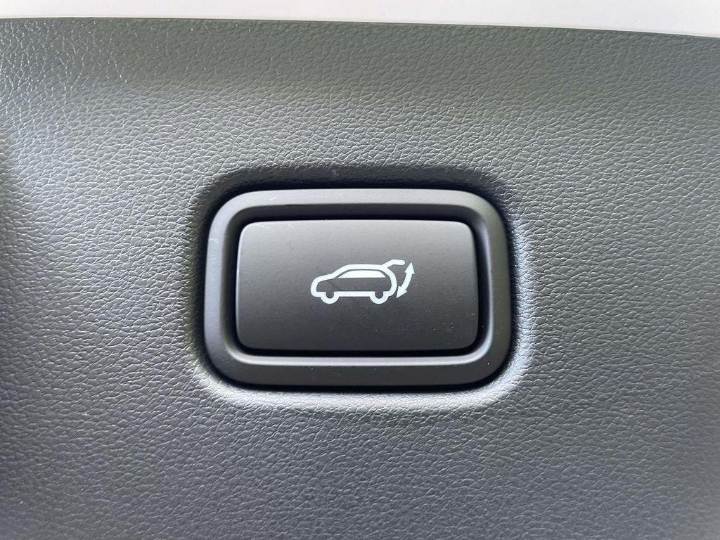 New 2026 White Hyundai SEL FWD image 11
