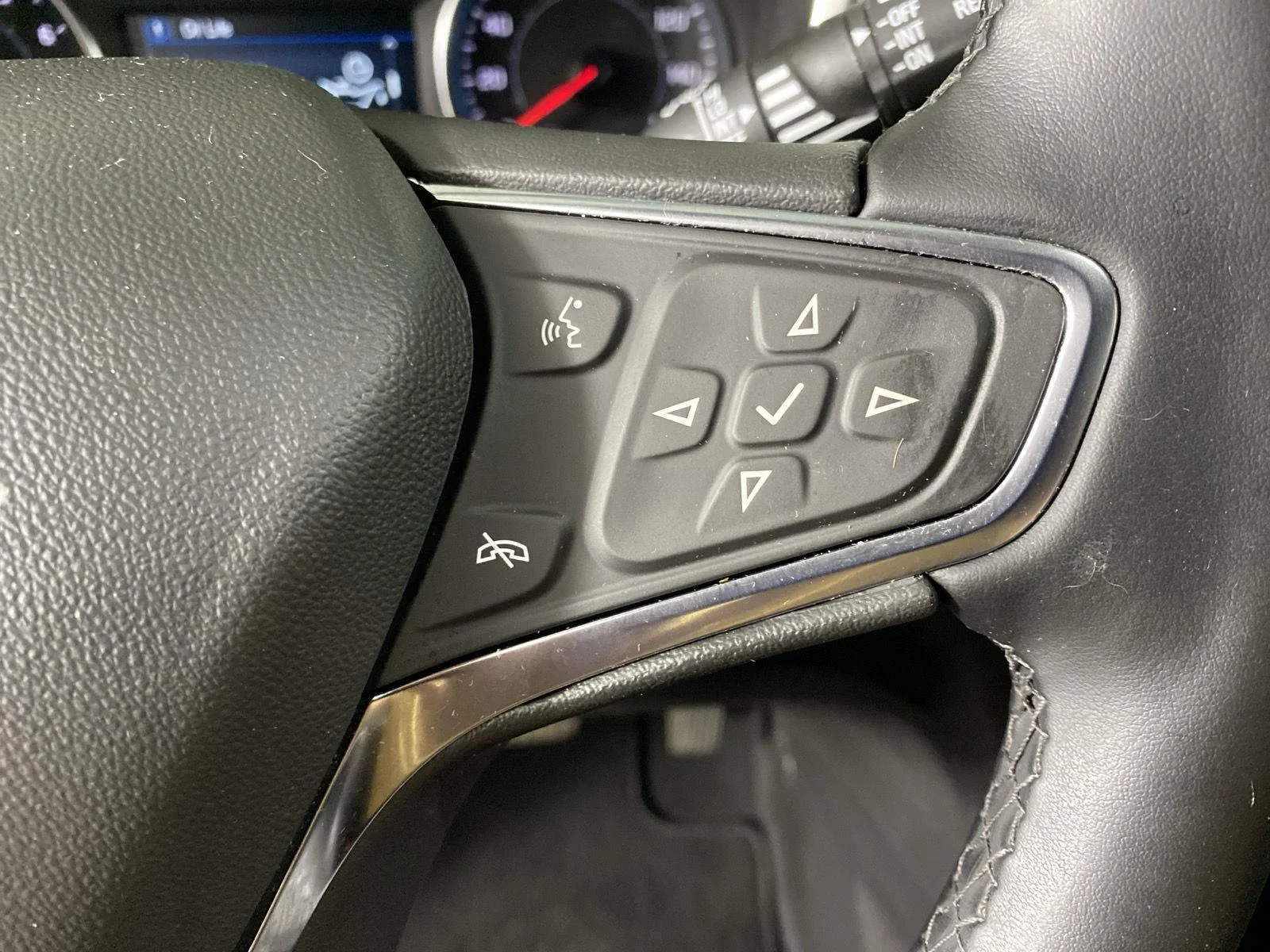 Used 2024 Sterling Gray Metallic Chevrolet LT image 22
