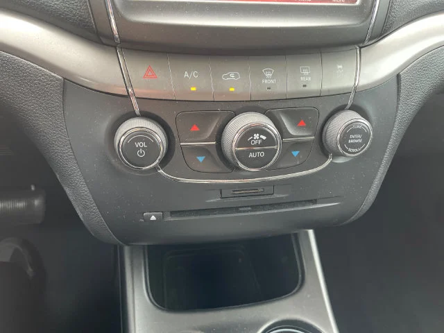 Used 2018 White Dodge Crossroad image 12