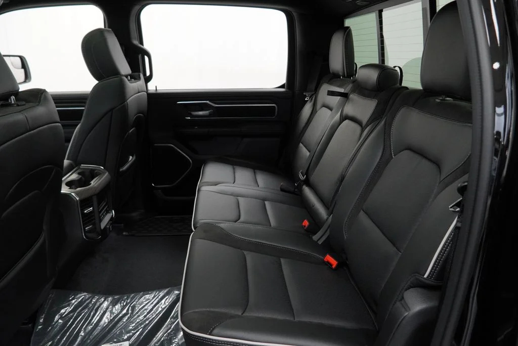 New 2027 Diamond Black Crystal Pearl-Coat Exterior Paint RAM Laramie image 17