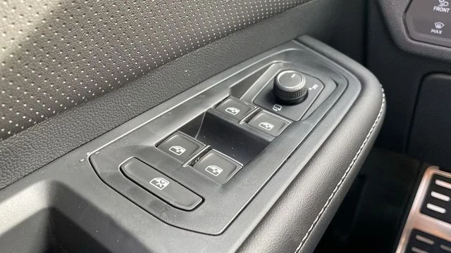 2026 Volkswagen Atlas Cross Sport SEL Premium R-LINE - Photo 17