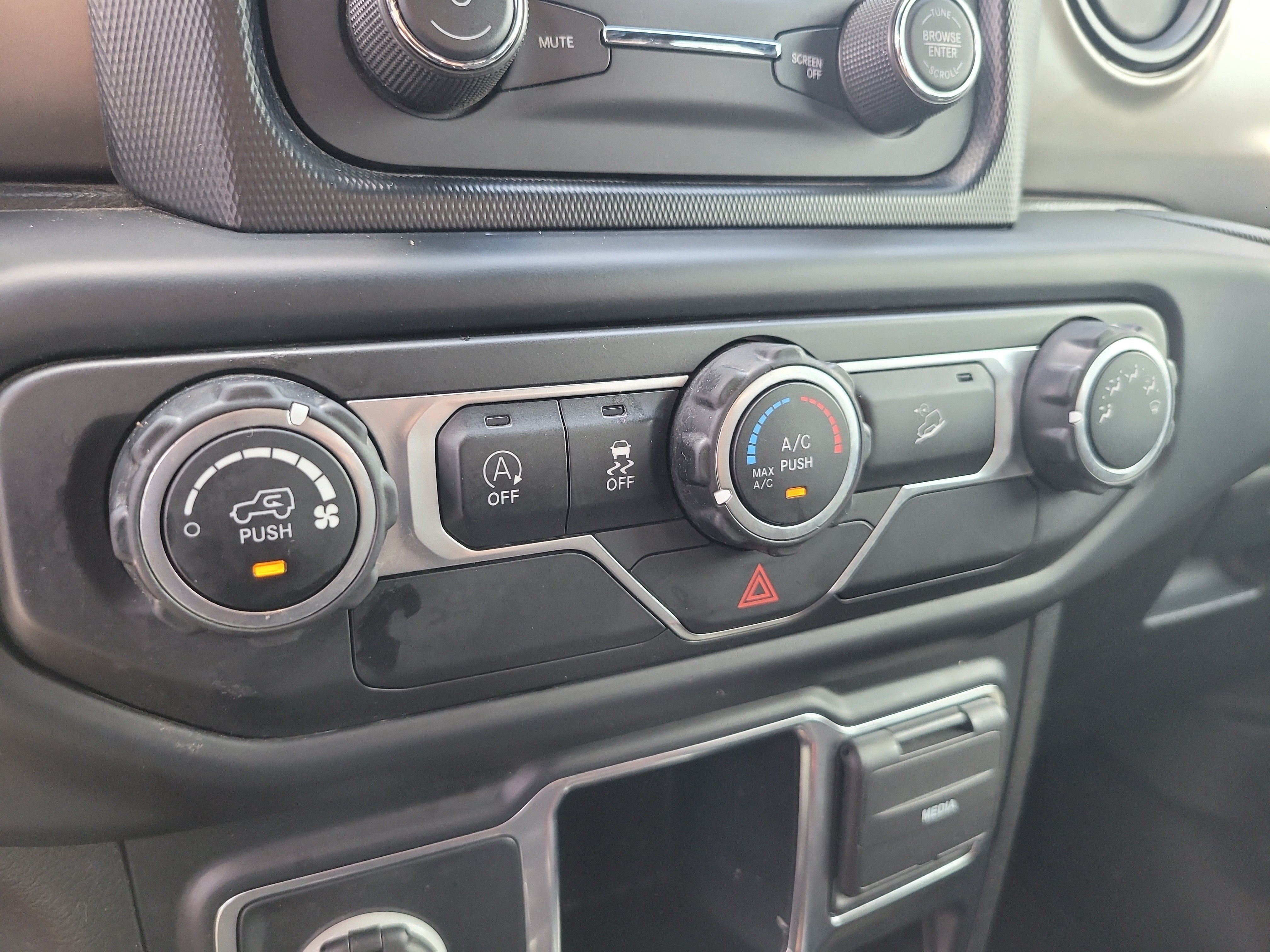 Used 2019 Granite Crystal Metallic Clearcoat Jeep Sport image 22