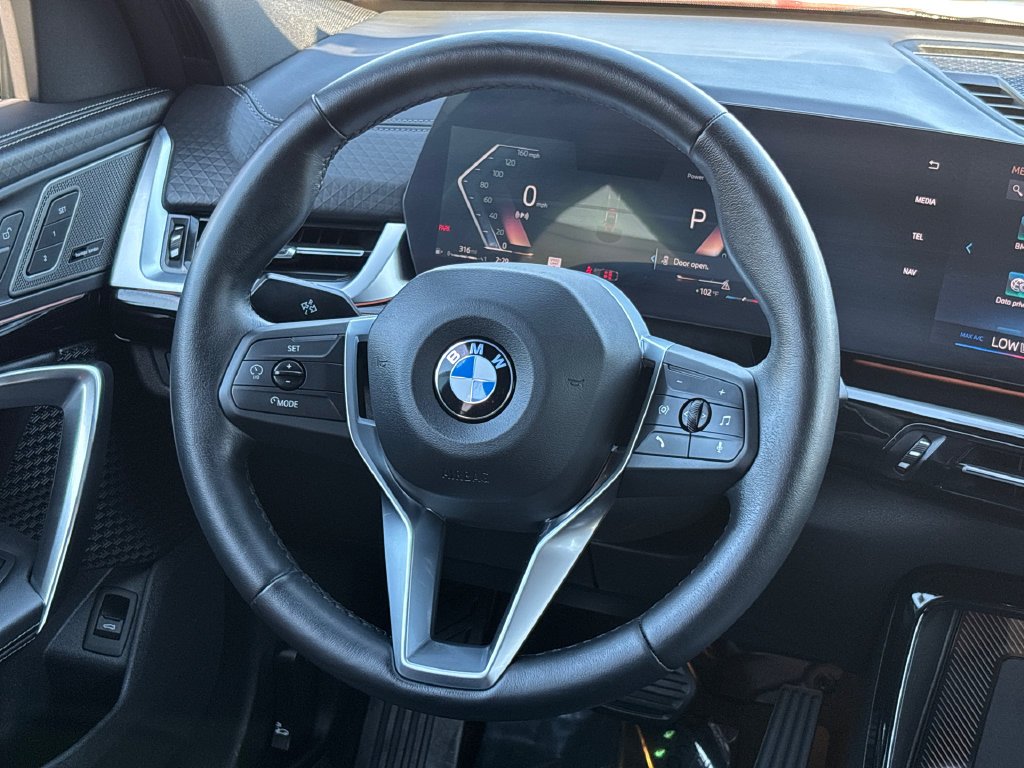 Used 2026 Vegas Red Metallic BMW xDrive28i image 21