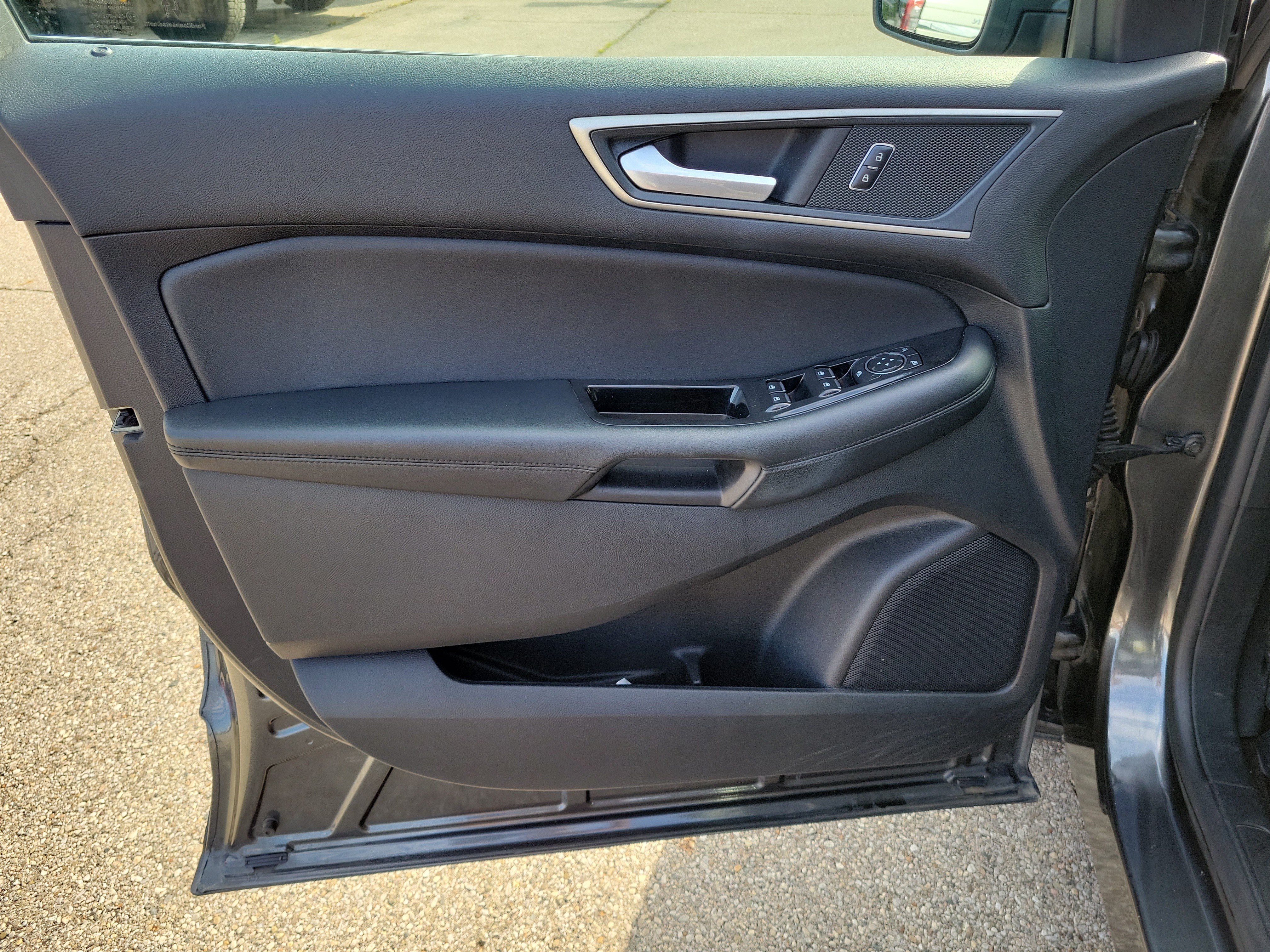 Used 2020 Gray Ford SEL image 21