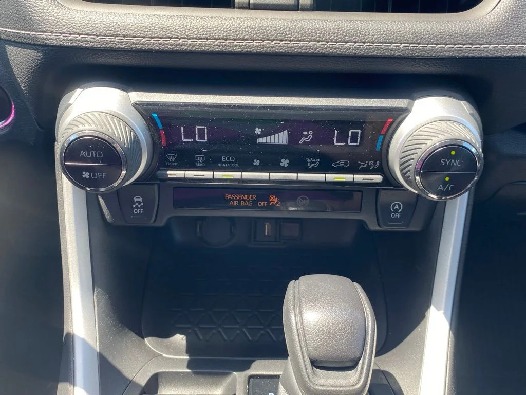 Used 2022 White Toyota XLE image 24