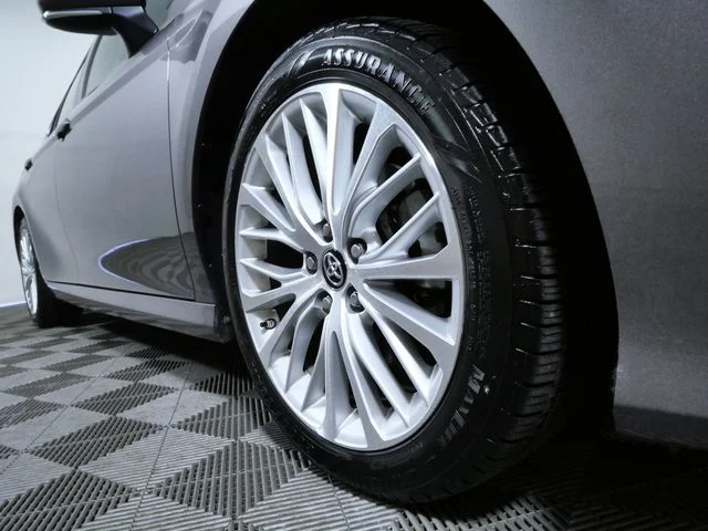 Used 2018 Gray Toyota XLE image 2