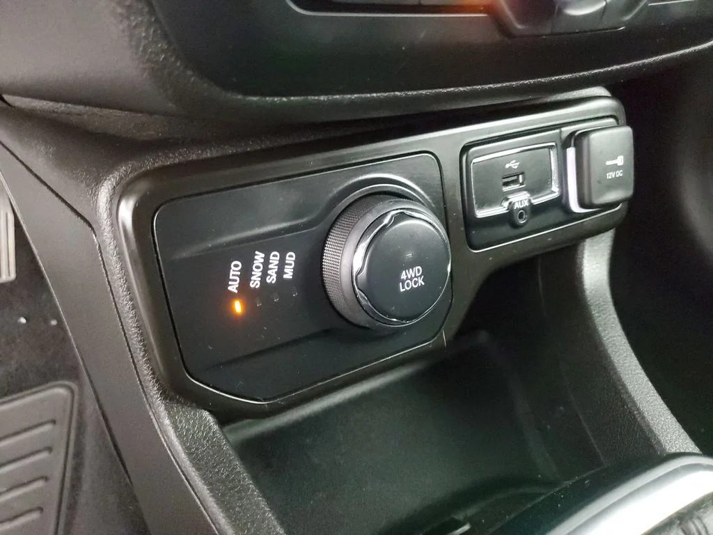 Used 2021 Black Jeep Sport image 18