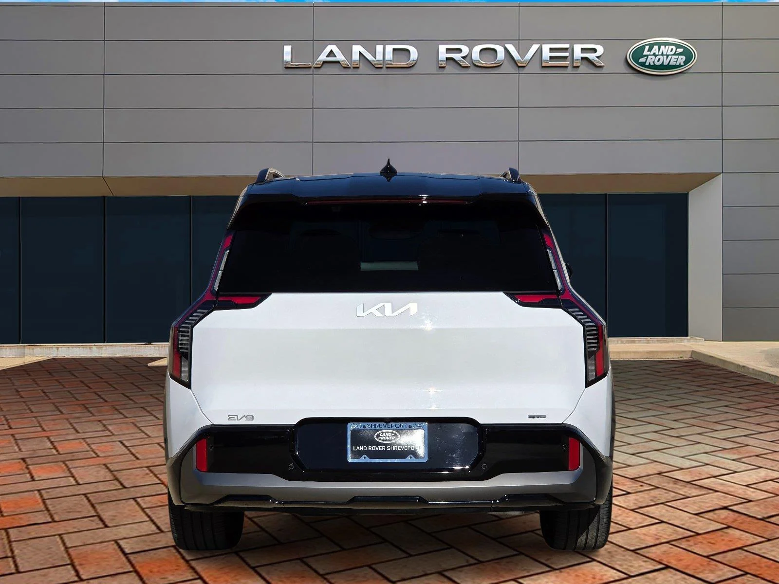 Used 2026 Glacial White Pearl/Ebony Black Roof Kia GT-Line image 5