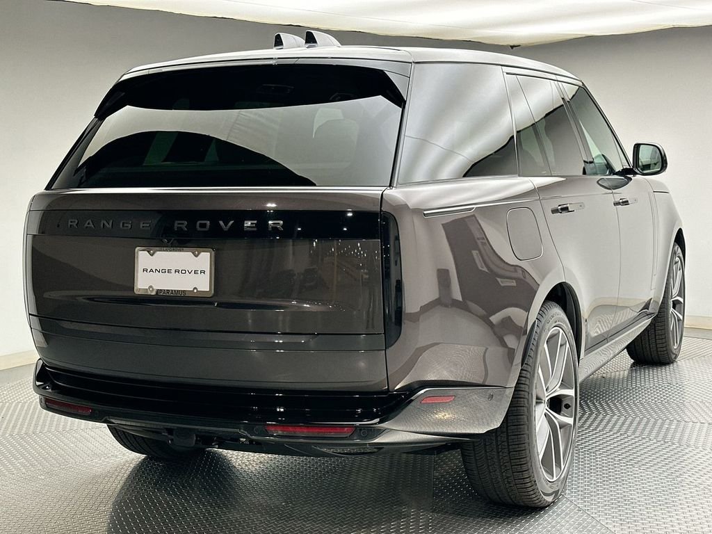 New 2026 Charente Grey Land Rover SE image 3