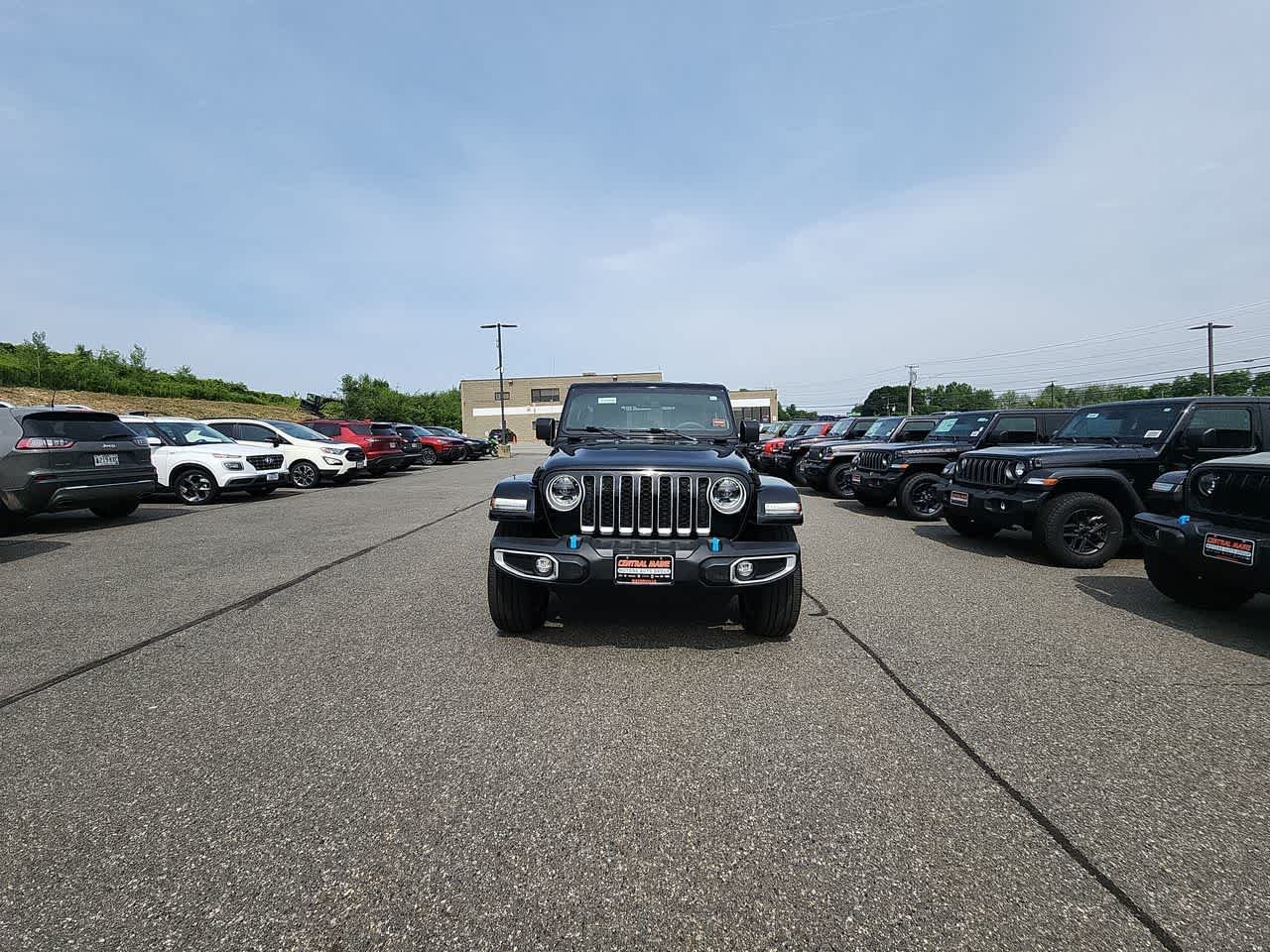 Used 2023 Black Clearcoat Jeep Sahara image 4