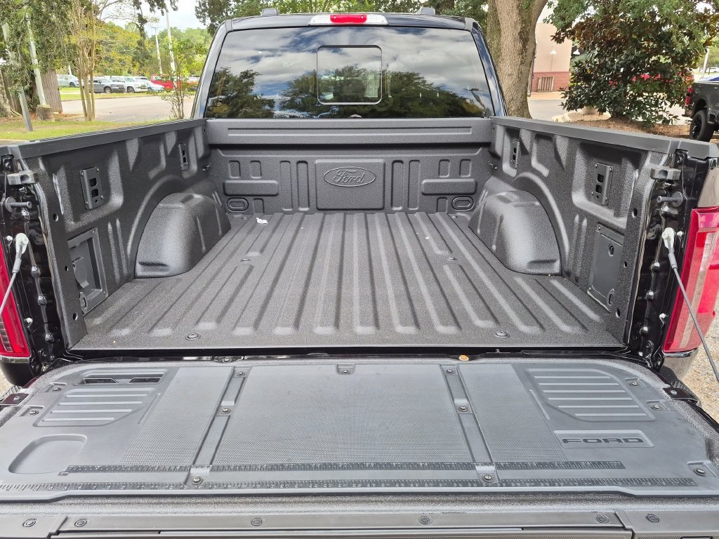 New 2026 Agate Black Metallic Ford XLT image 35