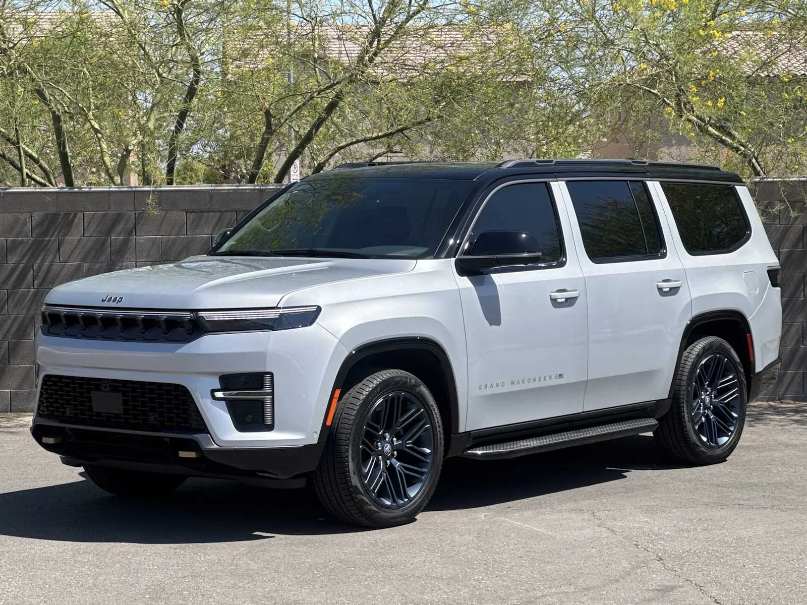 New 2026 Silver-Zynith Exterior Paint Jeep 85th Anniversary image 4