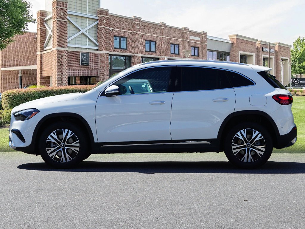 New 2026 Polar White Mercedes-Benz GLA 250 image 42