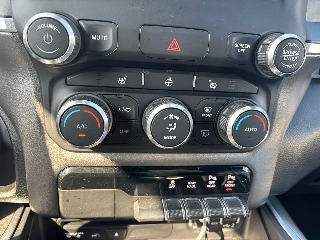 Used 2019 White Ram Big Horn/Lone Star image 17