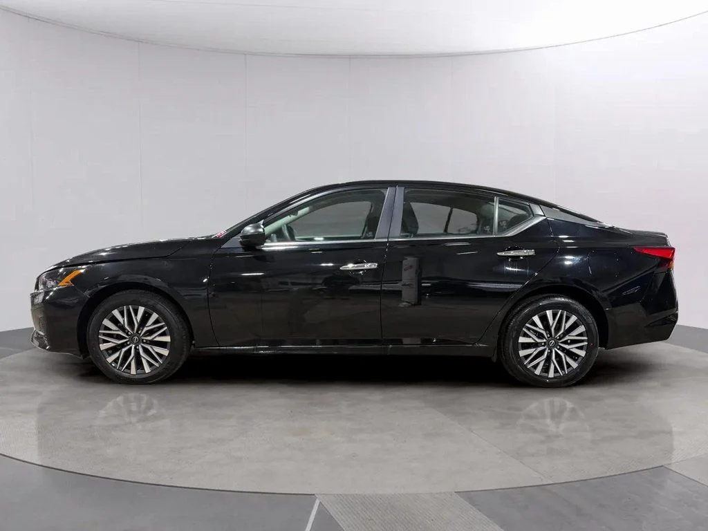 Certified Used 2025 Super Black Nissan 2.5 SV image 6